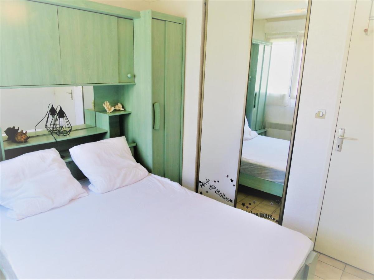 Appartement Port Frejus Avec Loggia Et Acces Plages A Pieds Buitenkant foto