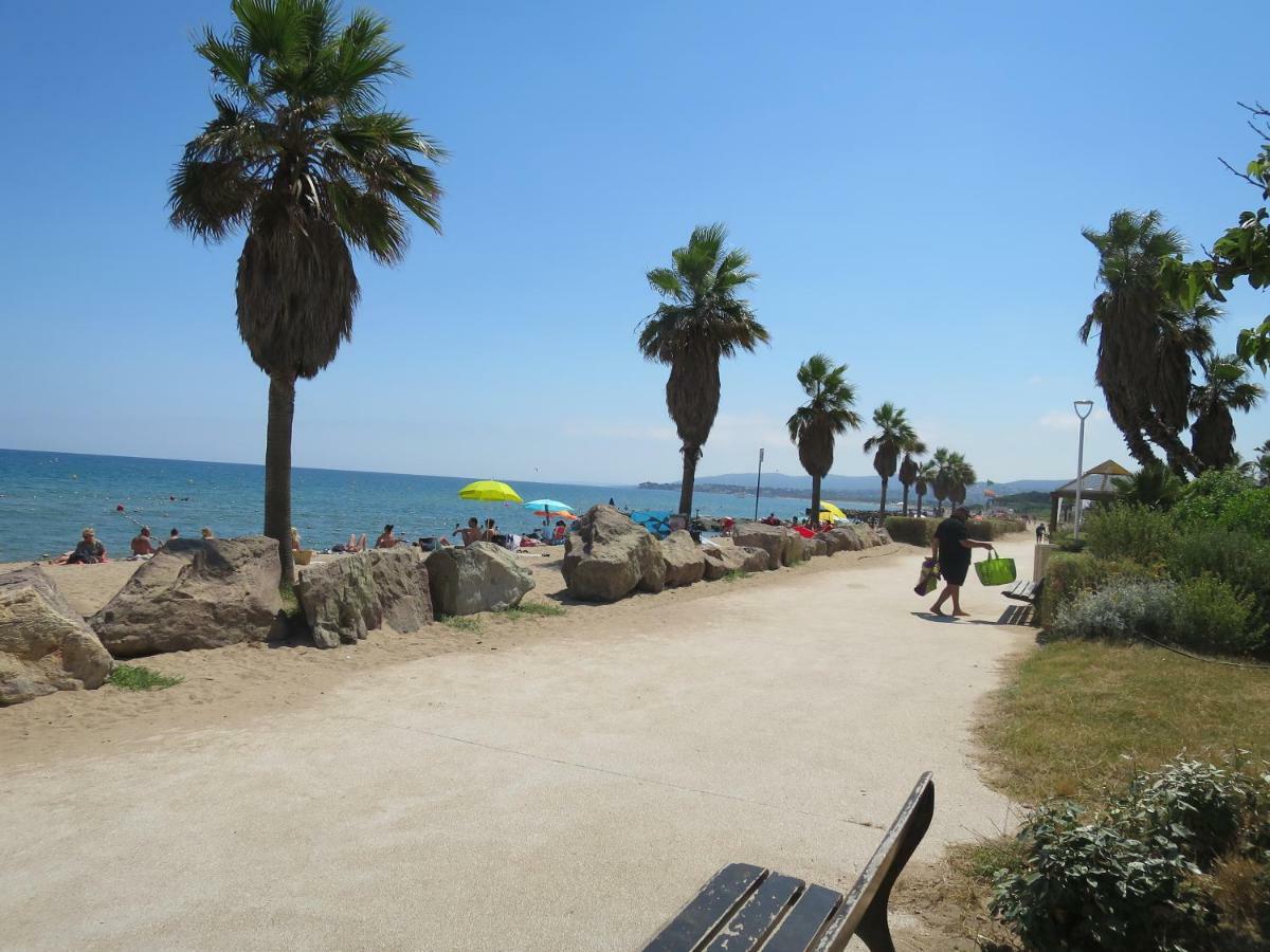 Appartement Port Frejus Avec Loggia Et Acces Plages A Pieds Buitenkant foto
